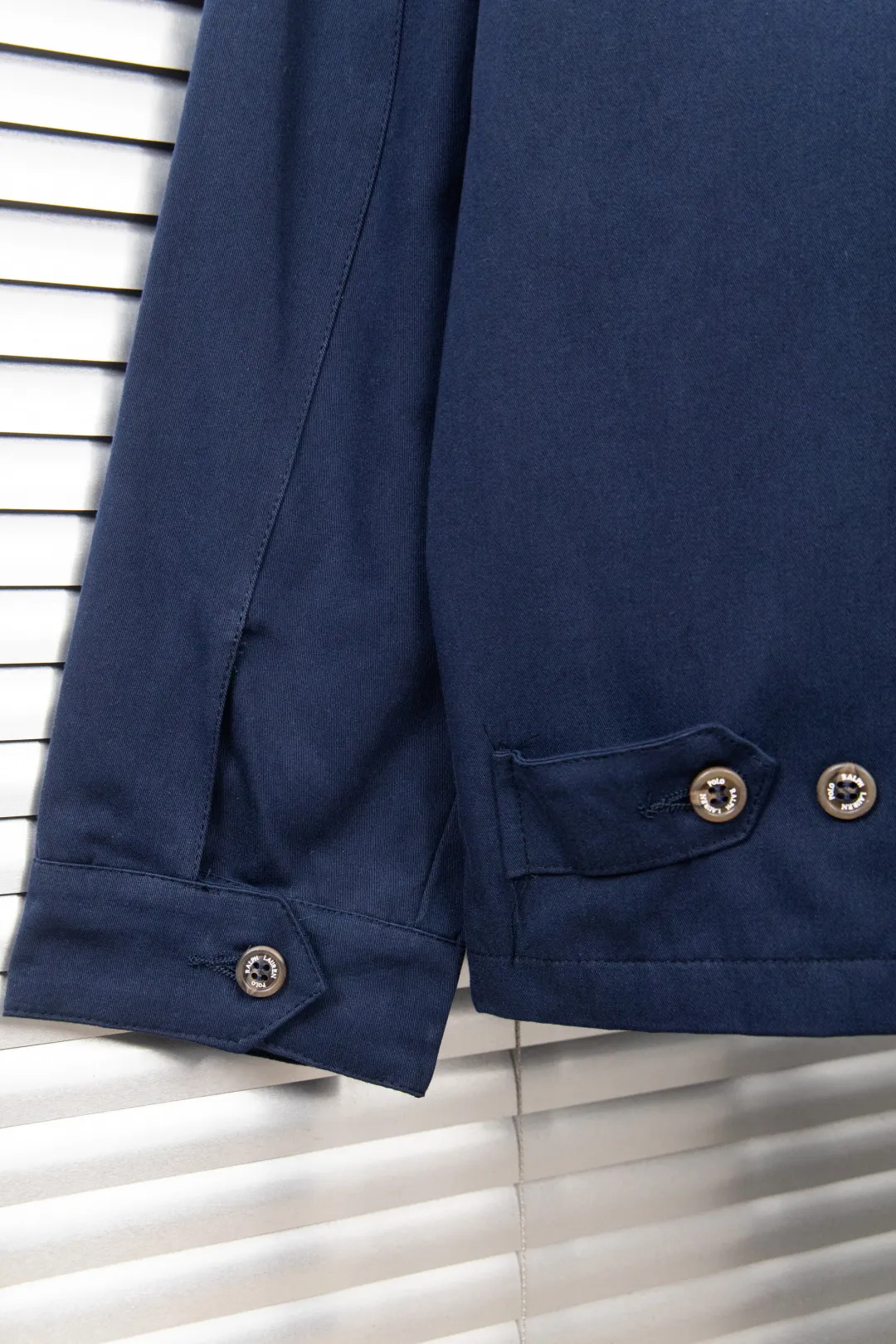 🅿️330 new model number: B129 Ralph Lauren's new 2024 classic old money style stand collar executive zipper jacket 1️⃣Selected from high-quality original developed pure cotton fabrics, with customized plaid lining inside, the overall wearing effect is very soft and comfortable, 2️⃣The workmanship details are perfectly controlled, the chest is exquisitely embroidered with small logos, and the dropped shoulders are made of splicing technology to create a unique design style that highlights your personality! The version is simple but not simple! 3️⃣ Complete with tag accessories, unisex design, and a very versatile jacket for men and women! Color: black, navy, khaki, green Size: S, M, L, XL
